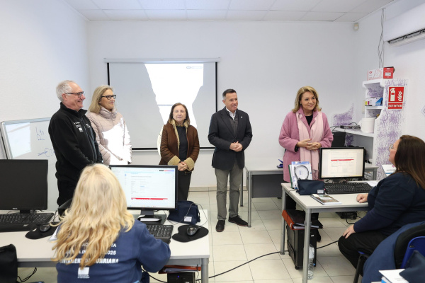 la-vicepresidenta-camarero-visita-burriana-inserta-2025-para-impulsar-empleo-de-calidad
