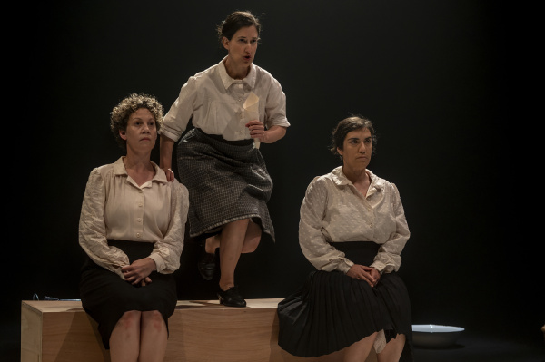 Cactus Teatre reivindica la memoria de una generaci�n de mujeres en el Paranimf de la UJI con Rogles de can�ons i mis�ria