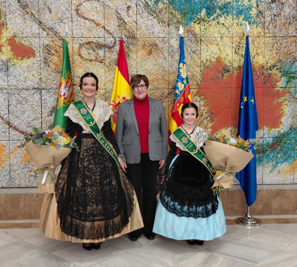 Antonia Garc�a Valls recibe a las reinas de la Magdalena 2026