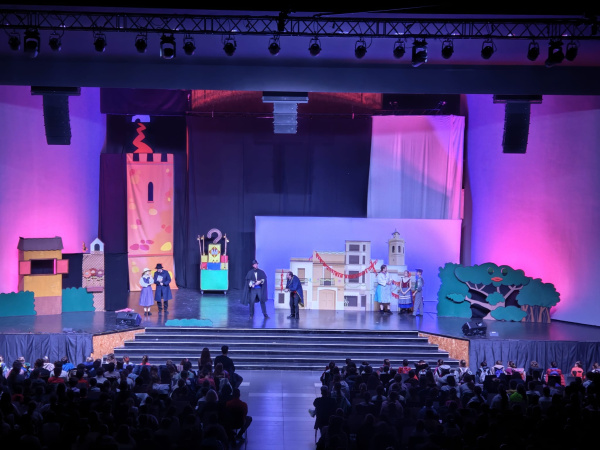 Gran �xito de las representaciones teatrales de T�o Nelo y las Fiestas de Castell�n con m�s de 3.000 escolares