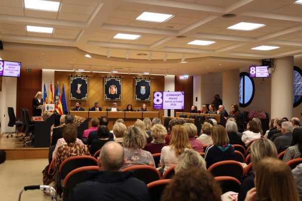 burriana-reparte-els-premis-del-dia-de-la-dona-2026-amb-reconeixements-a-le-cado-amparo-cabedo-i-carmen-i-rosana-lengua