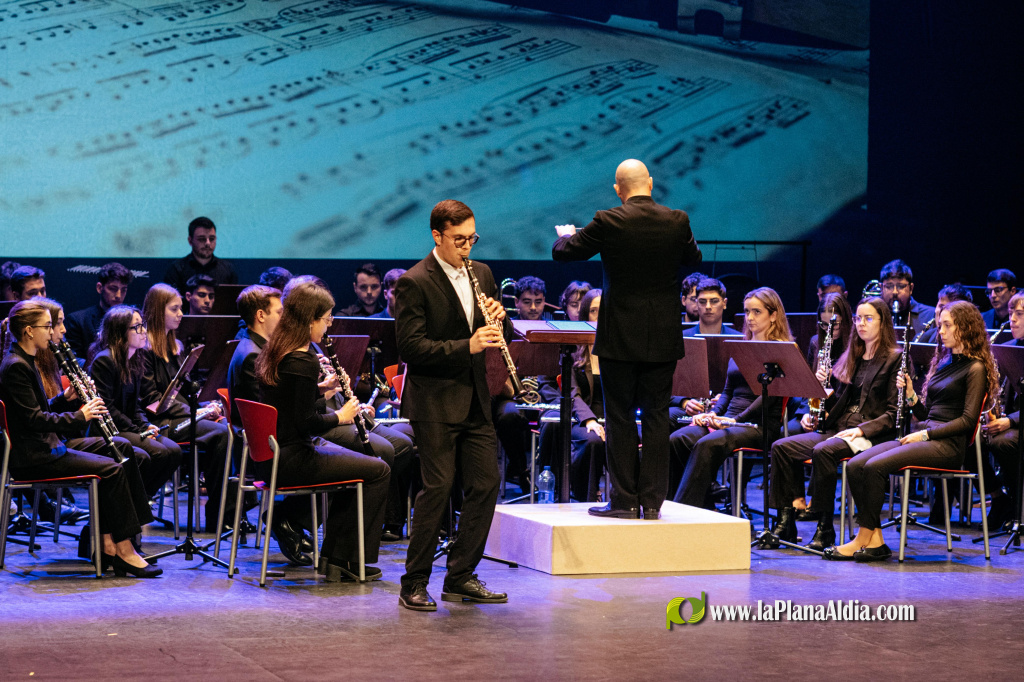 Bego�a Carrasco assisteix a l'entrega dels XVI Premis Moros d'Alqueria i celebra el 50� aniversari de l'associaci�