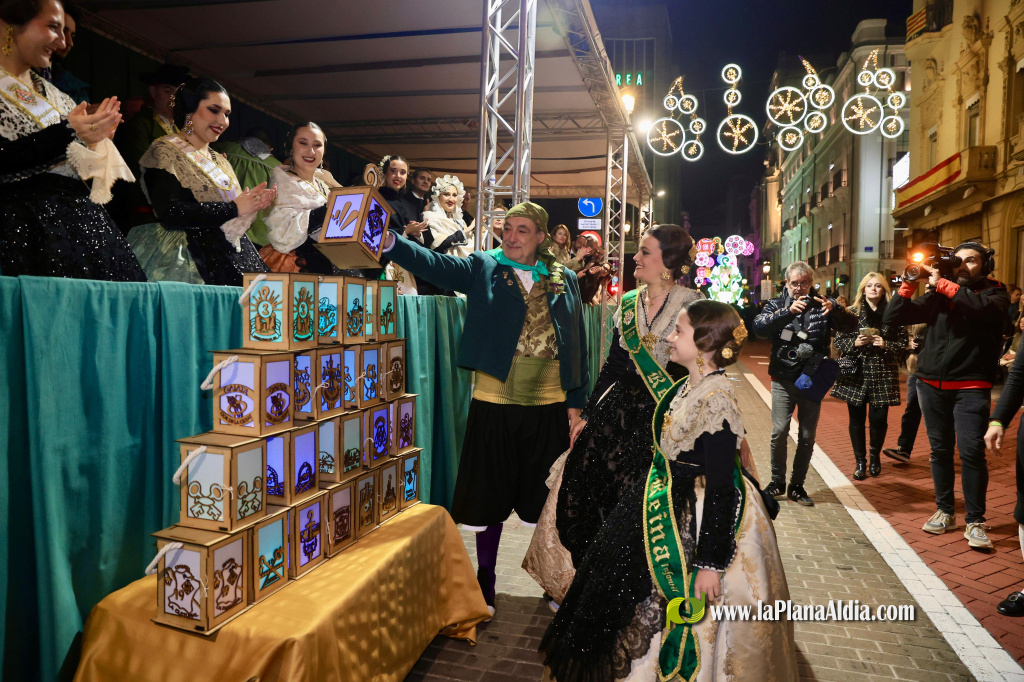 Las gaiatas iluminan Castell�n y el Desfile de Gaiatas recibe la declaraci�n de Bien de Inter�s Cultural