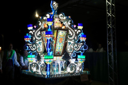 Les gaiates il�luminen Castell� i el Desfil de gaiates rep la declaraci� de B� d'Inter�s Cultural