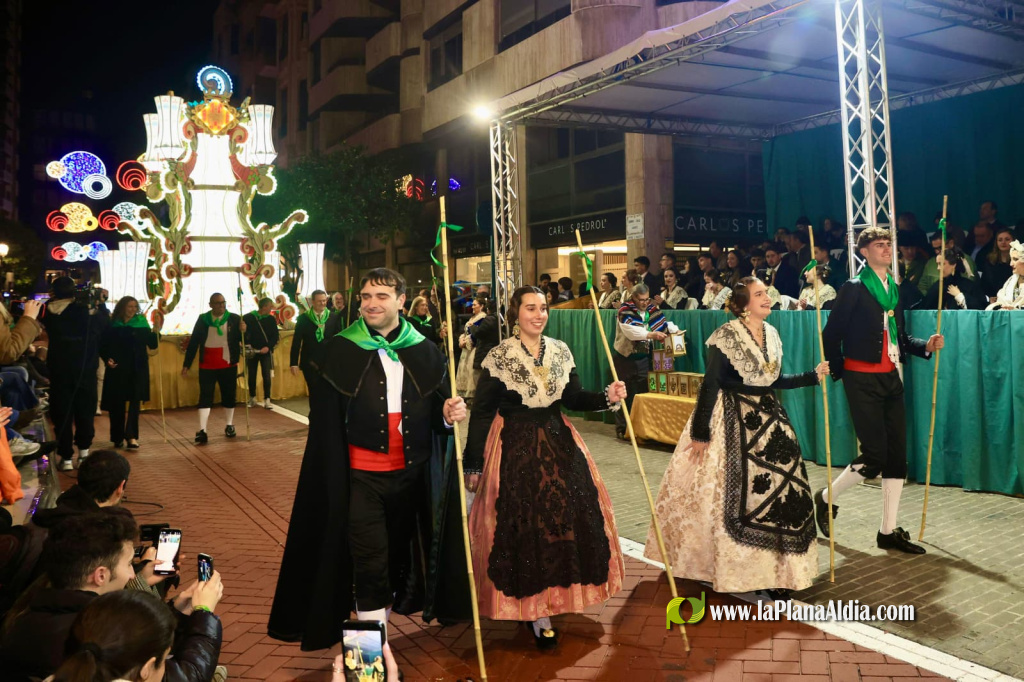 Les gaiates il�luminen Castell� i el Desfil de gaiates rep la declaraci� de B� d'Inter�s Cultural