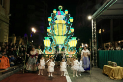 Les gaiates il�luminen Castell� i el Desfil de gaiates rep la declaraci� de B� d'Inter�s Cultural