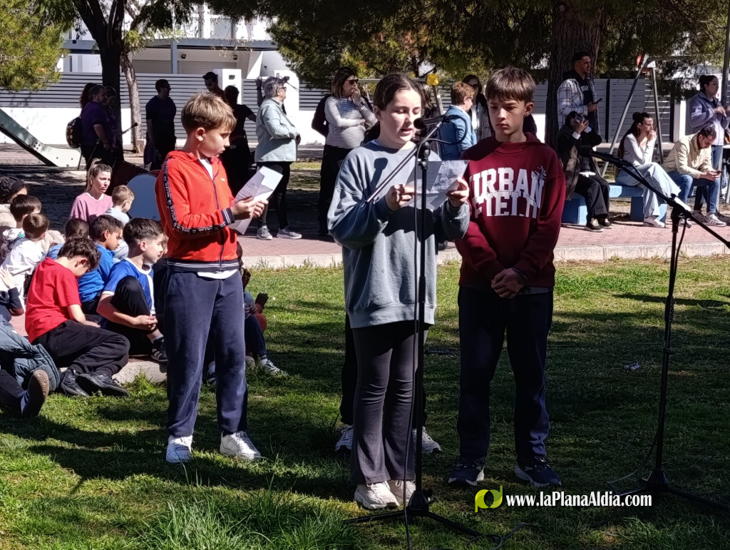 Almenara comemora el Dia Internacional de les Dones amb la lectura del manifest a la pla�a 8 de Mar�