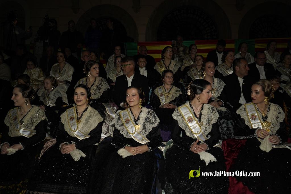 Castell? s'il?lumina amb l'Encesa de les Gaiates en una nit de llum i color