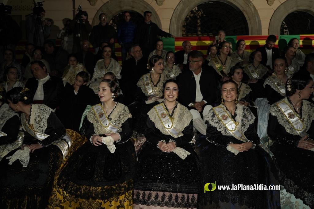 Castell? s'il?lumina amb l'Encesa de les Gaiates en una nit de llum i color