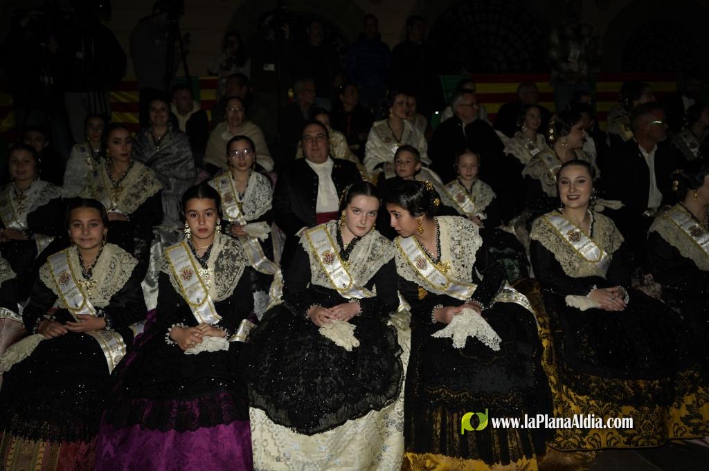 Castell? s'il?lumina amb l'Encesa de les Gaiates en una nit de llum i color