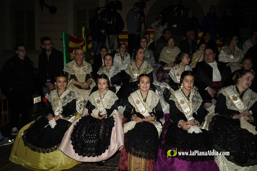 Castell? s'il?lumina amb l'Encesa de les Gaiates en una nit de llum i color