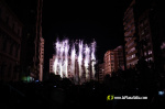 Castell? s'il?lumina amb l'Encesa de les Gaiates en una nit de llum i color