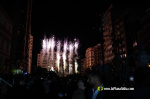 Castell? s'il?lumina amb l'Encesa de les Gaiates en una nit de llum i color