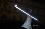 Castell? s'il?lumina amb l'Encesa de les Gaiates en una nit de llum i color