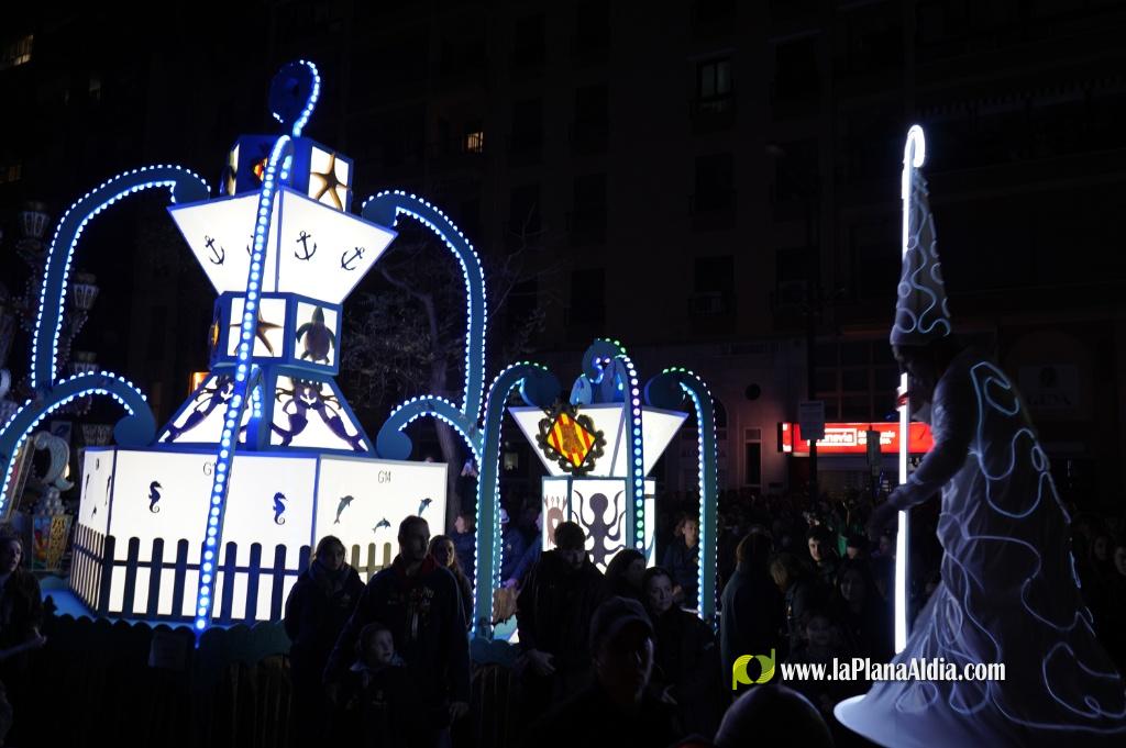 Castell? s'il?lumina amb l'Encesa de les Gaiates en una nit de llum i color
