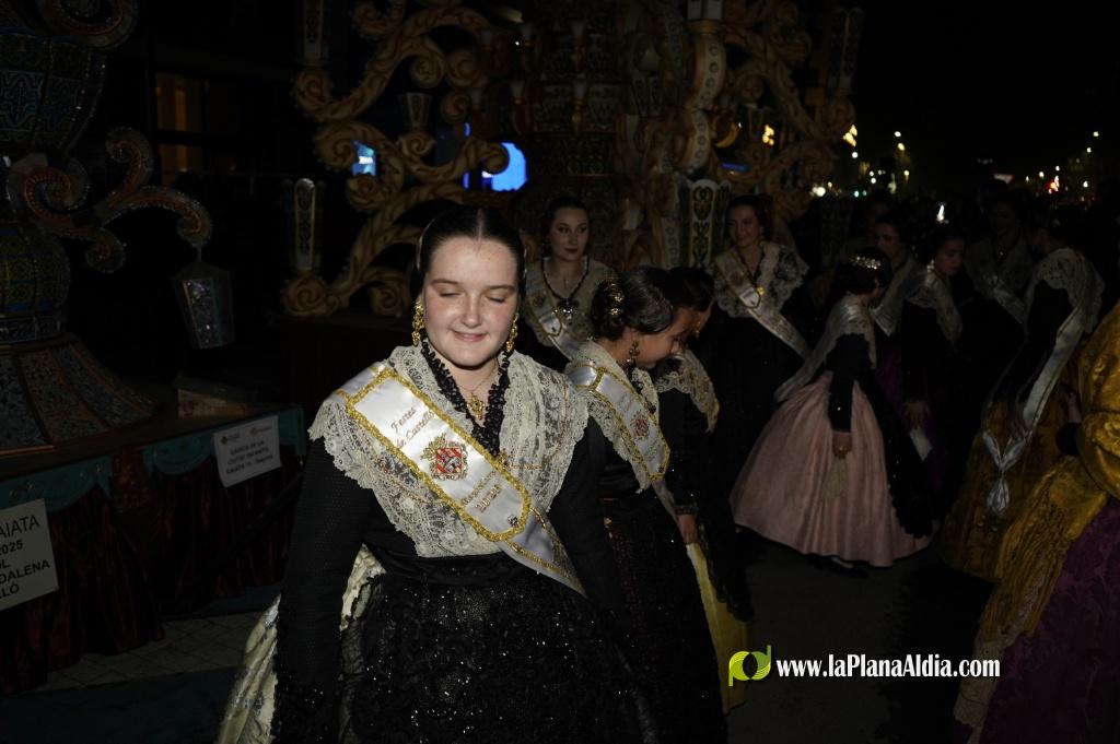 Castell? s'il?lumina amb l'Encesa de les Gaiates en una nit de llum i color