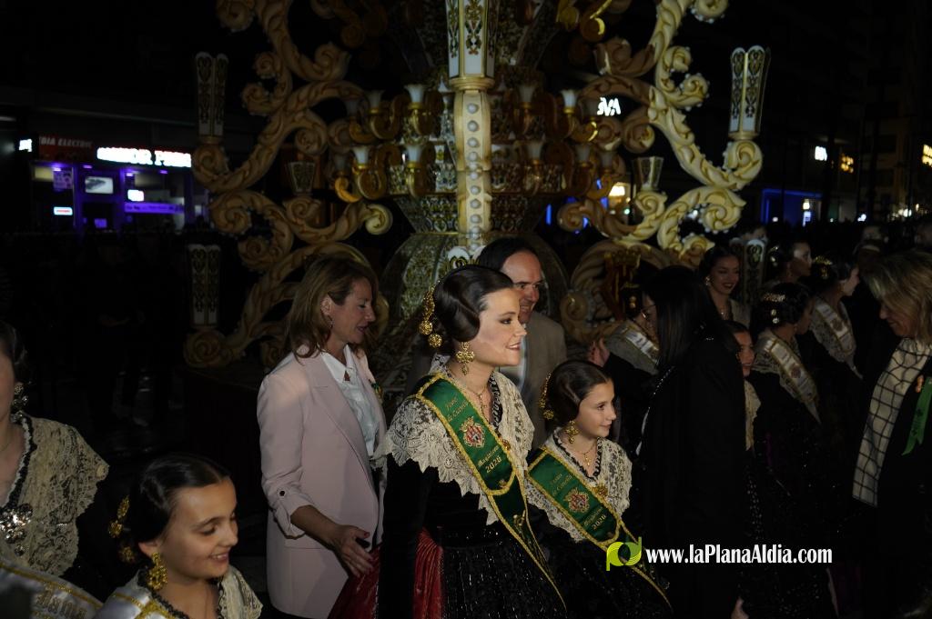 Castell? s'il?lumina amb l'Encesa de les Gaiates en una nit de llum i color
