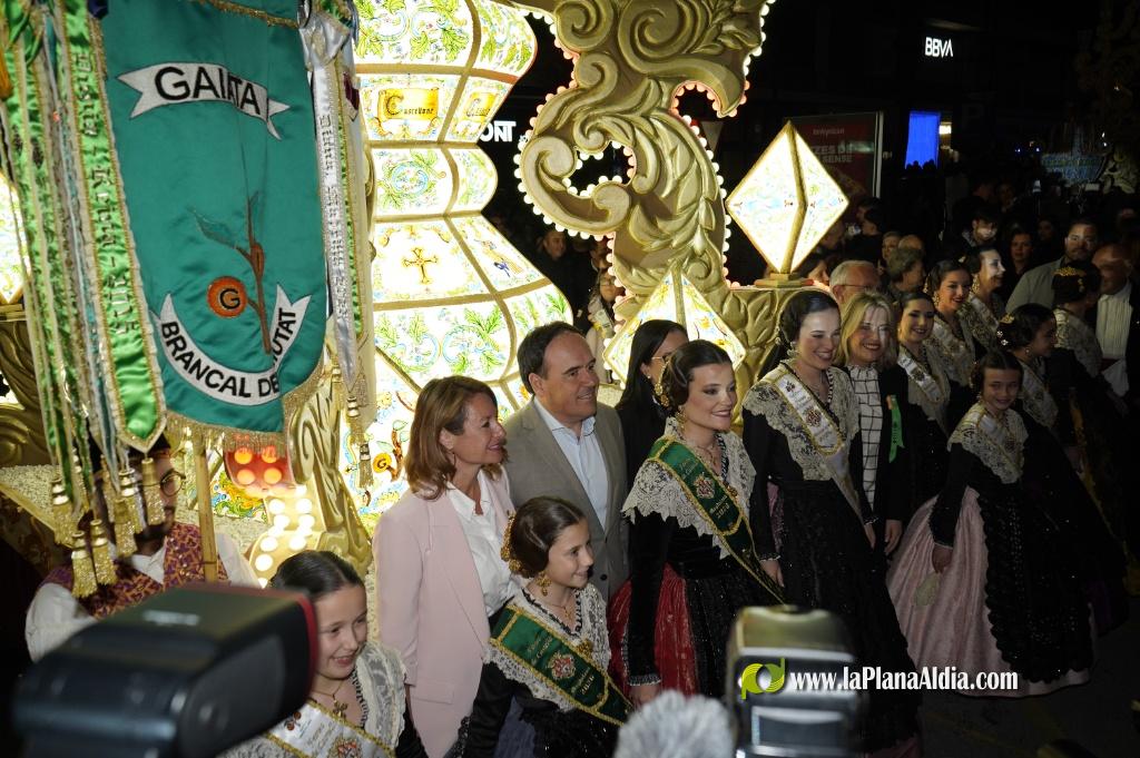 Castell? s'il?lumina amb l'Encesa de les Gaiates en una nit de llum i color