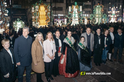 Castell�n se ilumina con la Encesa de les Gaiates en una noche de luz y color