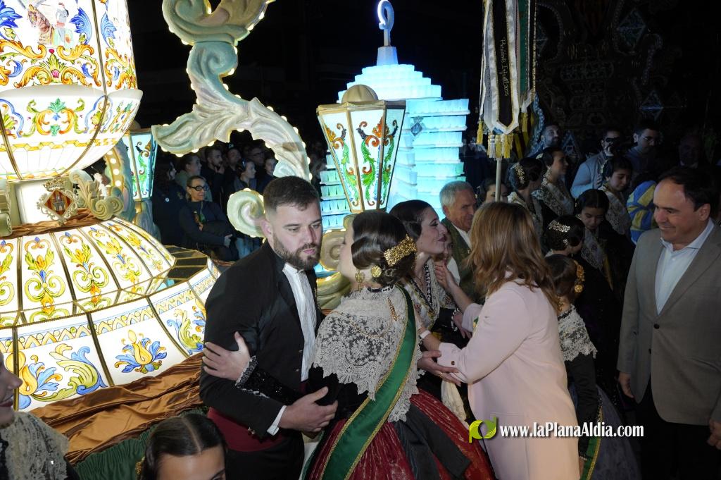 Castell? s'il?lumina amb l'Encesa de les Gaiates en una nit de llum i color