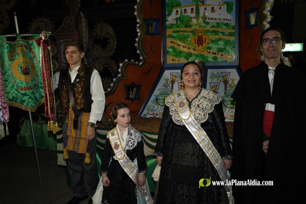 Castell? s'il?lumina amb l'Encesa de les Gaiates en una nit de llum i color
