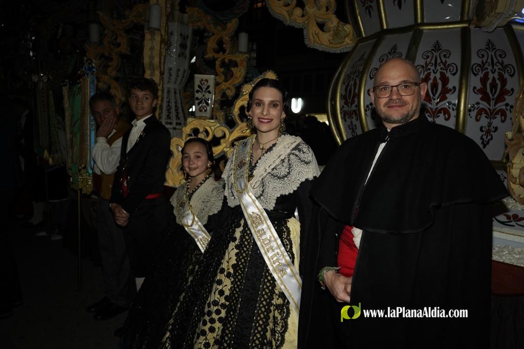 Castell? s'il?lumina amb l'Encesa de les Gaiates en una nit de llum i color