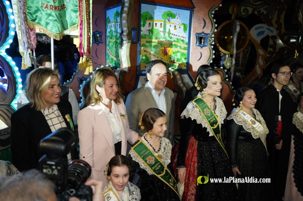 Castell? s'il?lumina amb l'Encesa de les Gaiates en una nit de llum i color