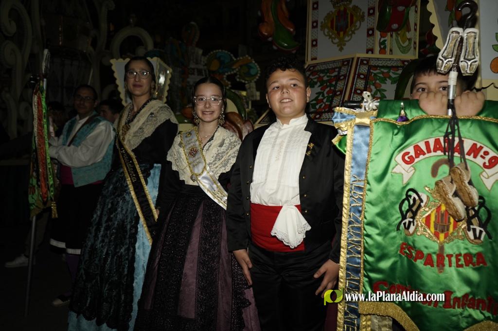 Castell? s'il?lumina amb l'Encesa de les Gaiates en una nit de llum i color