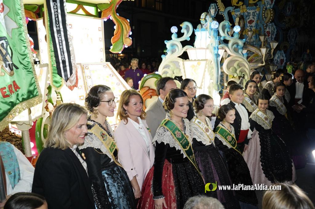 Castell? s'il?lumina amb l'Encesa de les Gaiates en una nit de llum i color