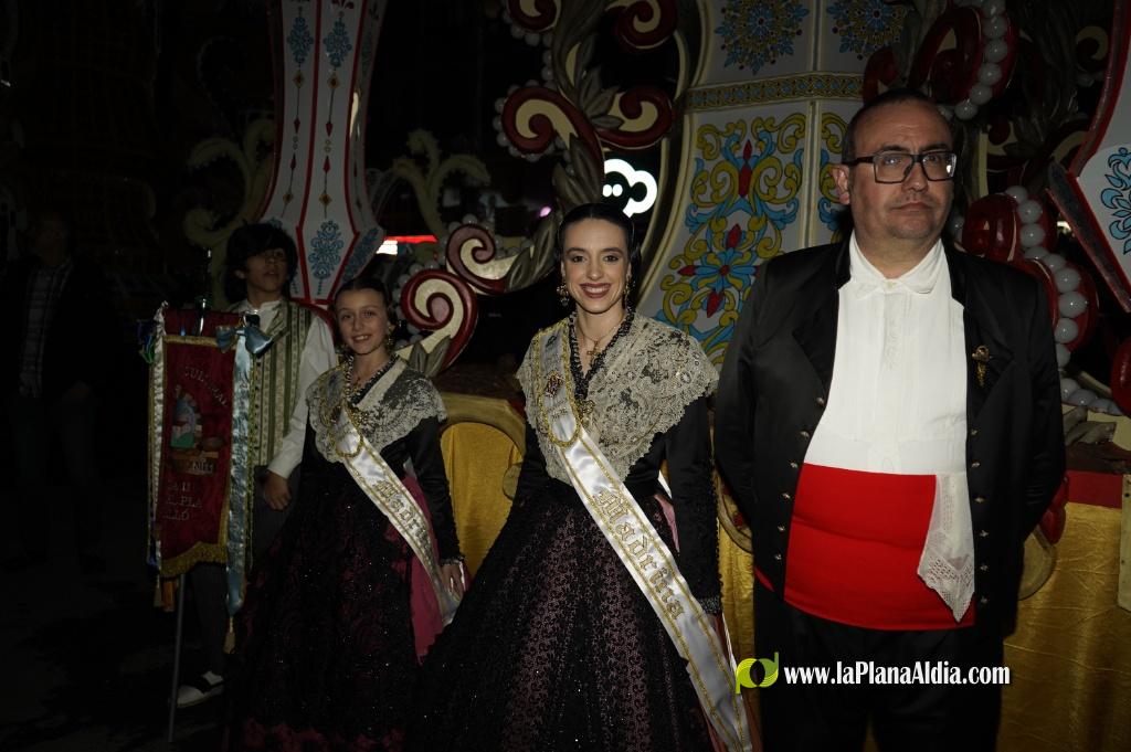 Castell? s'il?lumina amb l'Encesa de les Gaiates en una nit de llum i color