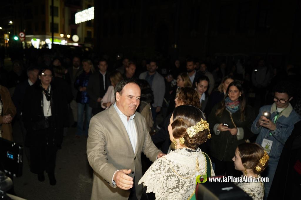Castell? s'il?lumina amb l'Encesa de les Gaiates en una nit de llum i color