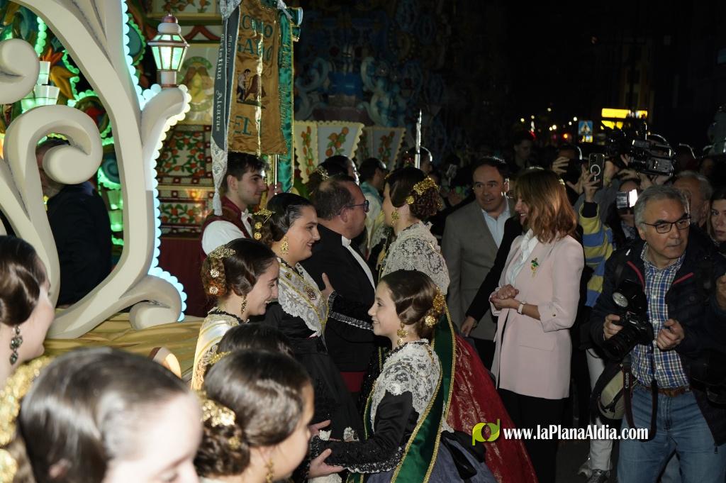 Castell? s'il?lumina amb l'Encesa de les Gaiates en una nit de llum i color