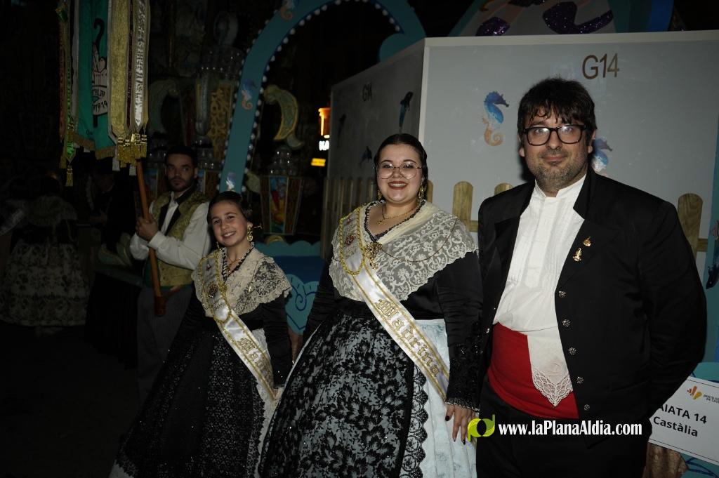 Castell? s'il?lumina amb l'Encesa de les Gaiates en una nit de llum i color