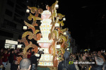 Castell? s'il?lumina amb l'Encesa de les Gaiates en una nit de llum i color
