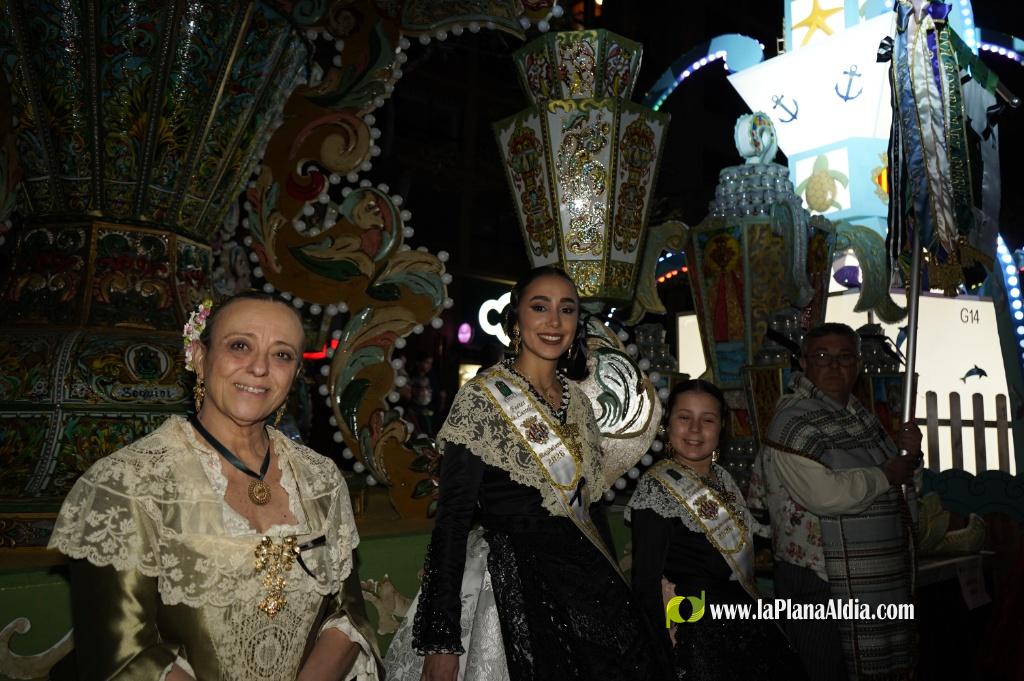 Castell? s'il?lumina amb l'Encesa de les Gaiates en una nit de llum i color