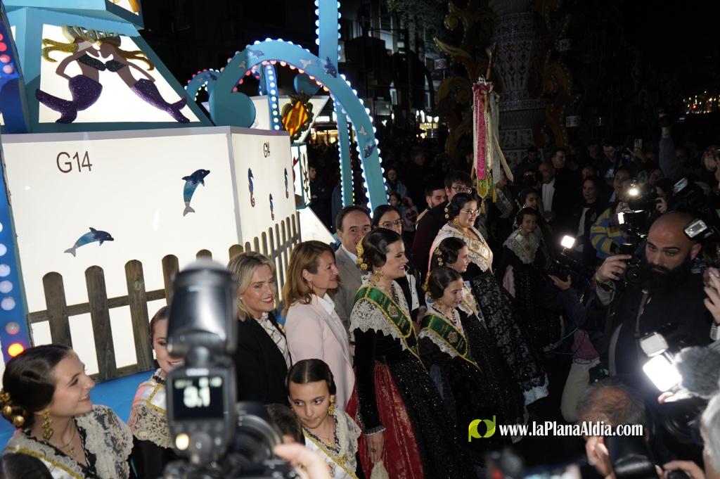 Castell? s'il?lumina amb l'Encesa de les Gaiates en una nit de llum i color