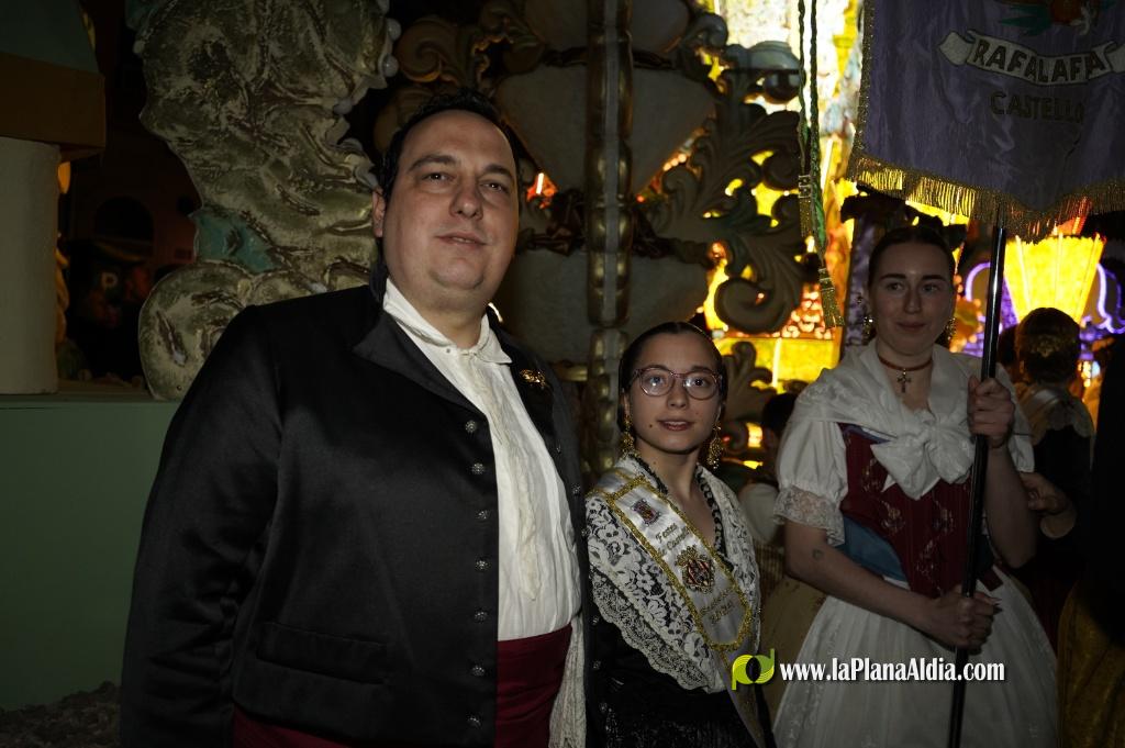 Castell? s'il?lumina amb l'Encesa de les Gaiates en una nit de llum i color