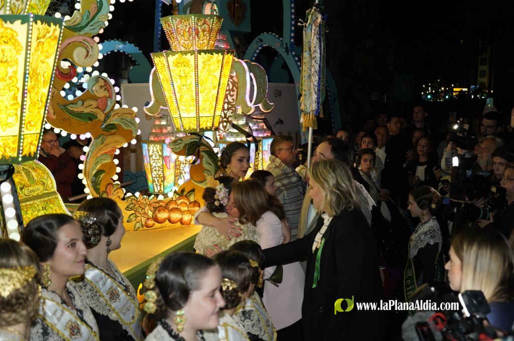 Castell? s'il?lumina amb l'Encesa de les Gaiates en una nit de llum i color