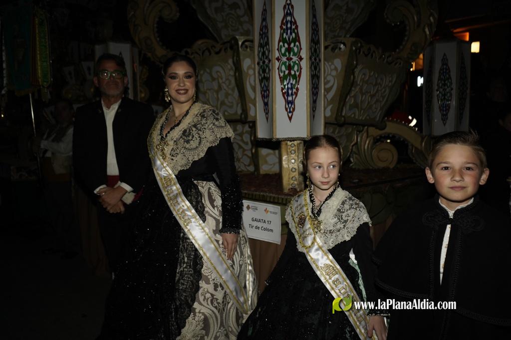 Castell? s'il?lumina amb l'Encesa de les Gaiates en una nit de llum i color