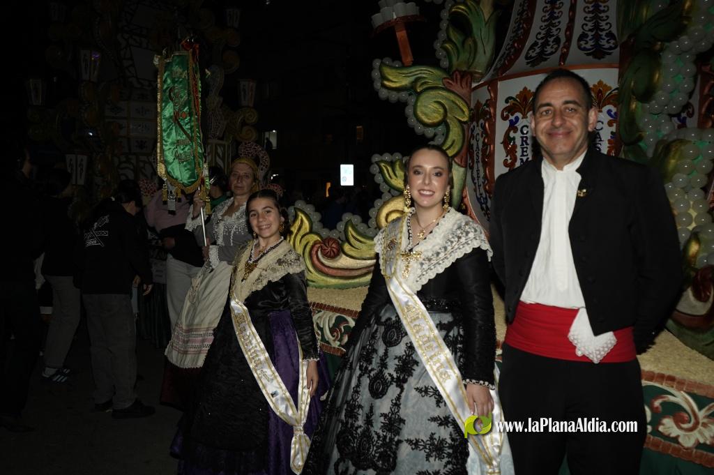 Castell? s'il?lumina amb l'Encesa de les Gaiates en una nit de llum i color