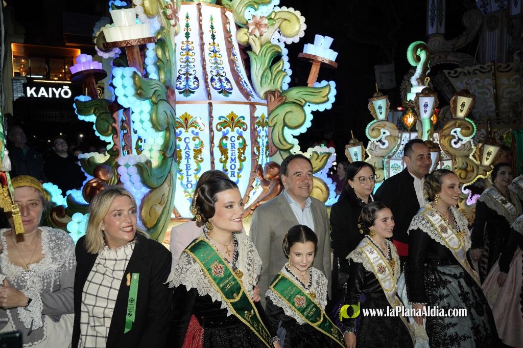 Castell? s'il?lumina amb l'Encesa de les Gaiates en una nit de llum i color