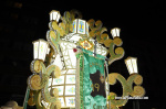 Castell? s'il?lumina amb l'Encesa de les Gaiates en una nit de llum i color