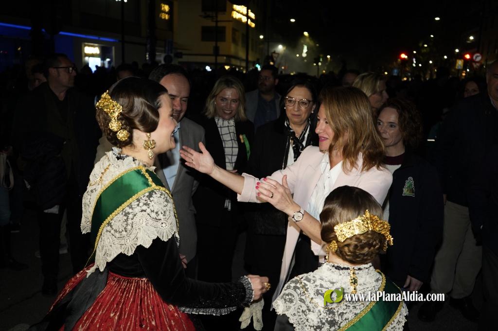 Castell? s'il?lumina amb l'Encesa de les Gaiates en una nit de llum i color