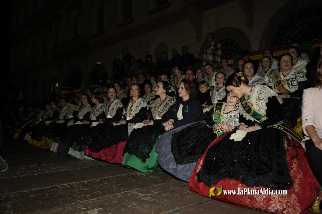 Castell? s'il?lumina amb l'Encesa de les Gaiates en una nit de llum i color