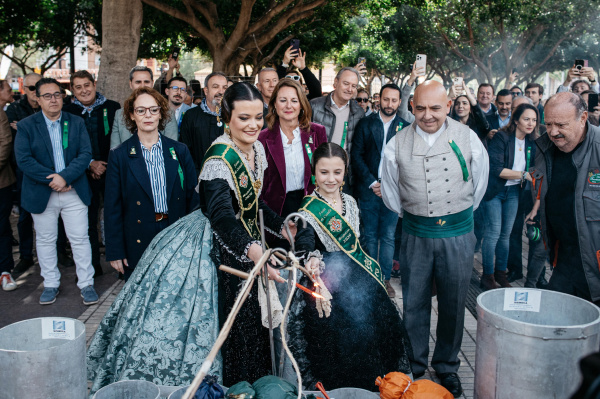 Castell�n disfruta de una masclet� multitudinaria disparada por Hermanos Ferr�ndez