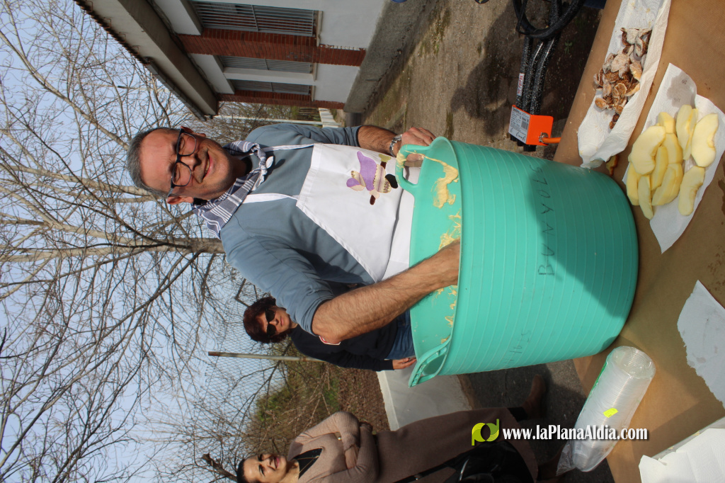 Borriana d�na la benvinguda a la setmana de Falles amb un taller de bunyols al Historiador Viciana