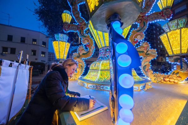 Bego�a Carrasco y el president de la Generalitat visitan las gaiatas ganadoras de la Magdalena 2026 y anuncian su designaci�n como Gaiatas de la Ciudad para 2027