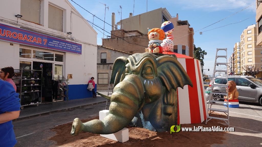 Burriana celebra la Plant? de la falla inclusiva de AFDEM sota el lema 'El gran circ d'Espanya'