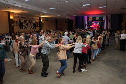 Borriana organitza una vesprada per als majors amb berenar i ball a la Llar Fallera