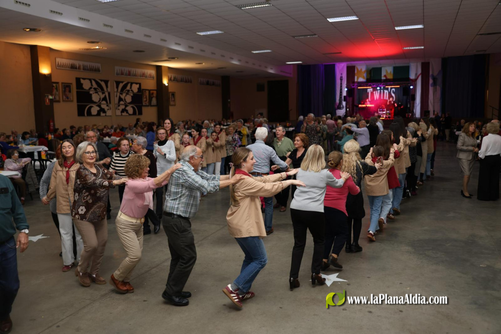 Borriana organitza una vesprada per als majors amb berenar i ball a la Llar Fallera